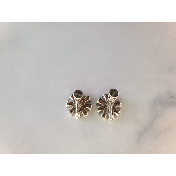 Vintage Weisner Floral Screwback Earrings - Picture 8 of 10